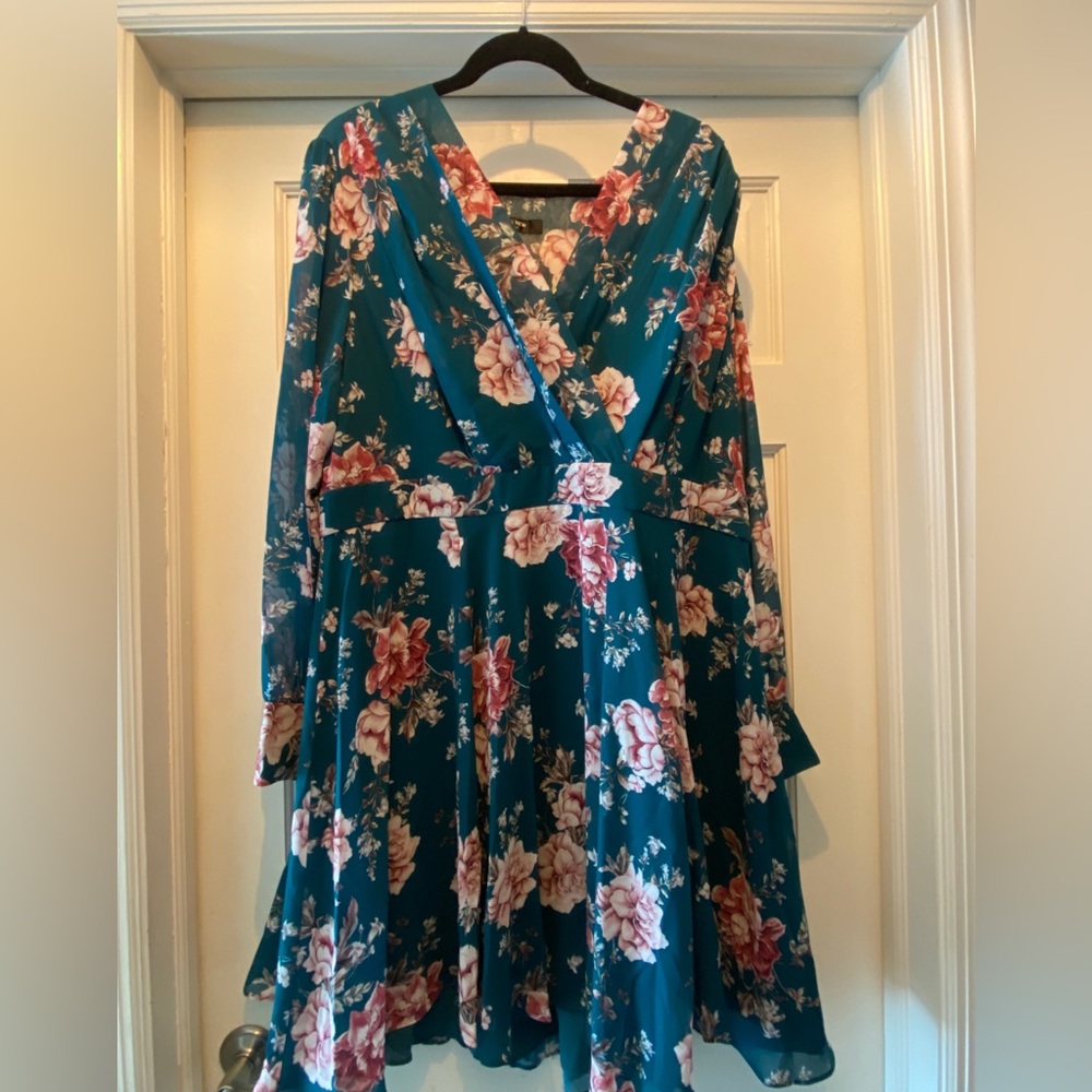 Women’s Plus Size Dress. Ever New Curve—Size 16
